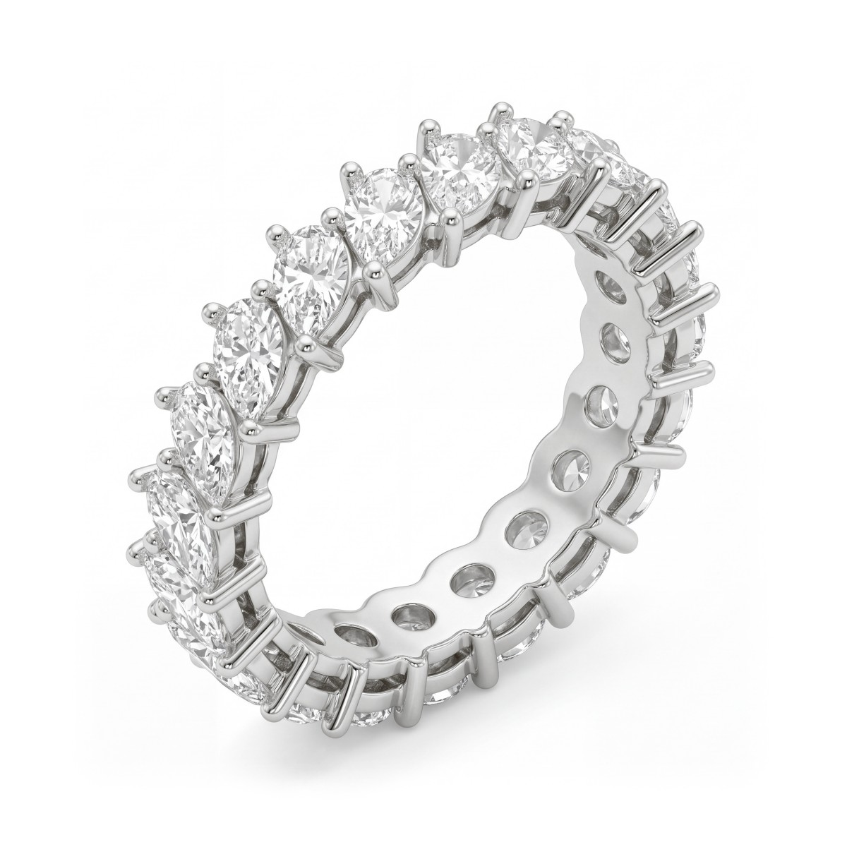 Laurel - peervormige moissanite volledig bezette eternity ring met gekantelde stenen