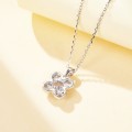 Flora - Klaver Ontwerp Moissanite Hanger met Pavé Accenten