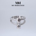 Nina Ring - Ovaal Moissanite Ring met Pavé Zijstenen