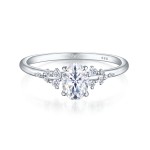 Ovaline - Ovaal Moissanite Ring met Minimalistische Zijstenen