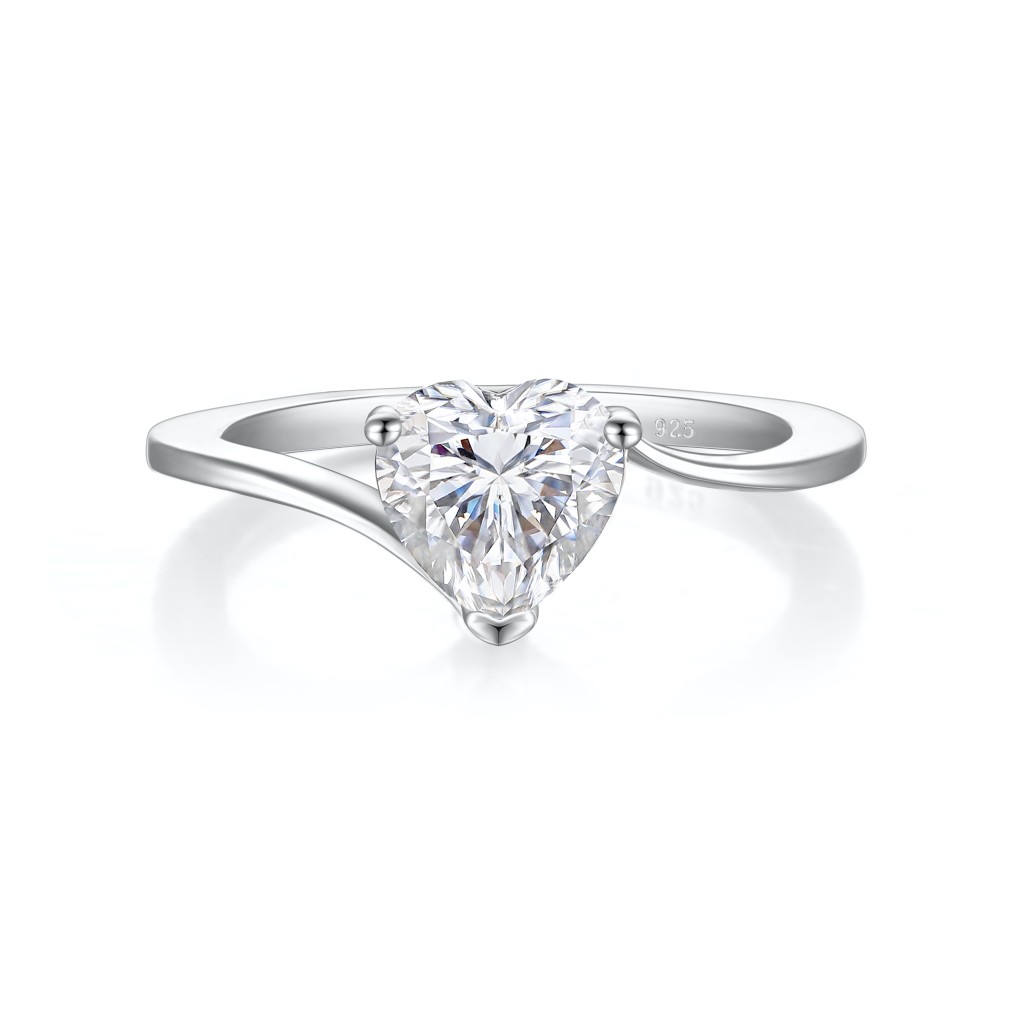 Amora - Hart Solitair Moissanite Ring
