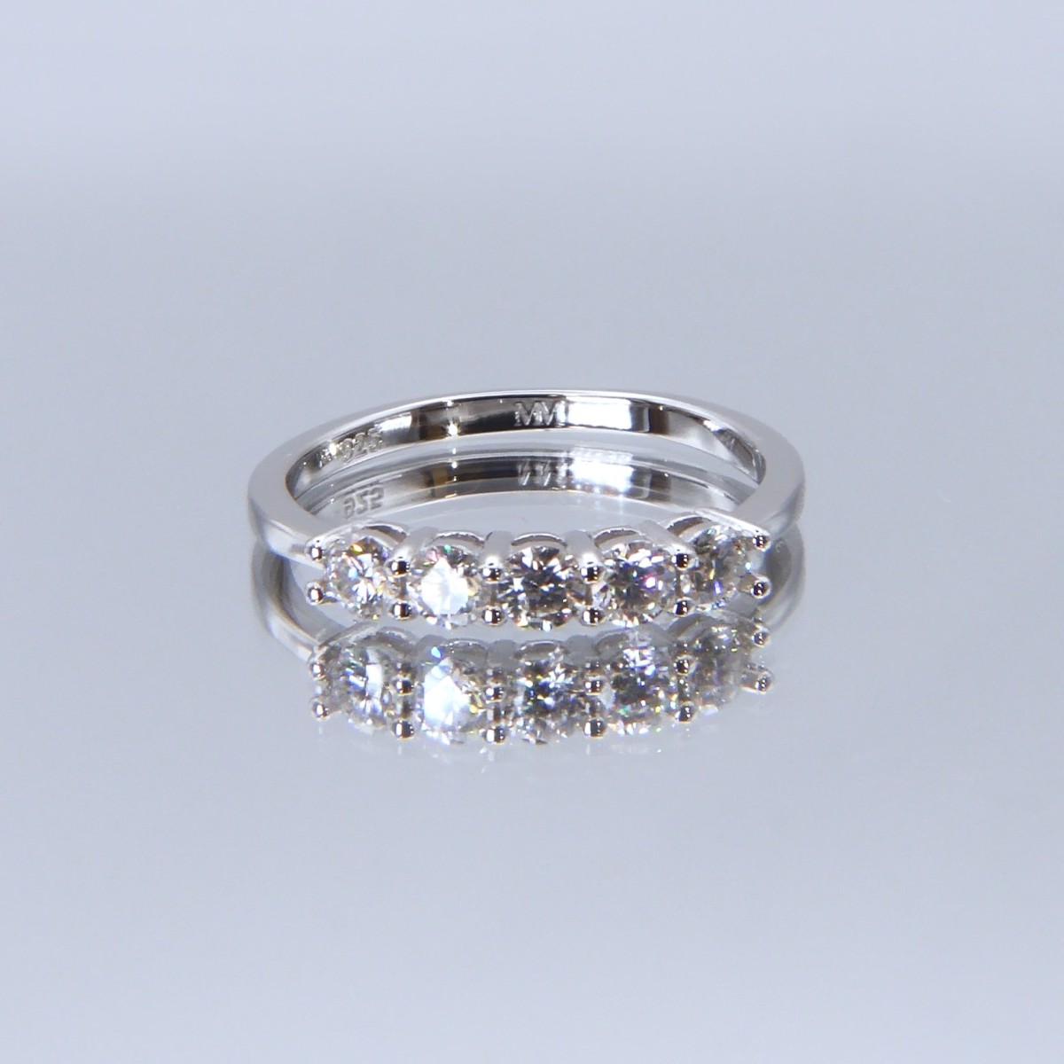 Quintella - 5 Stenen Moissanite Jubileumring