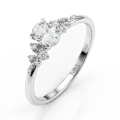 Ovaal - Moissaniet ring met minimalistische zijstenen