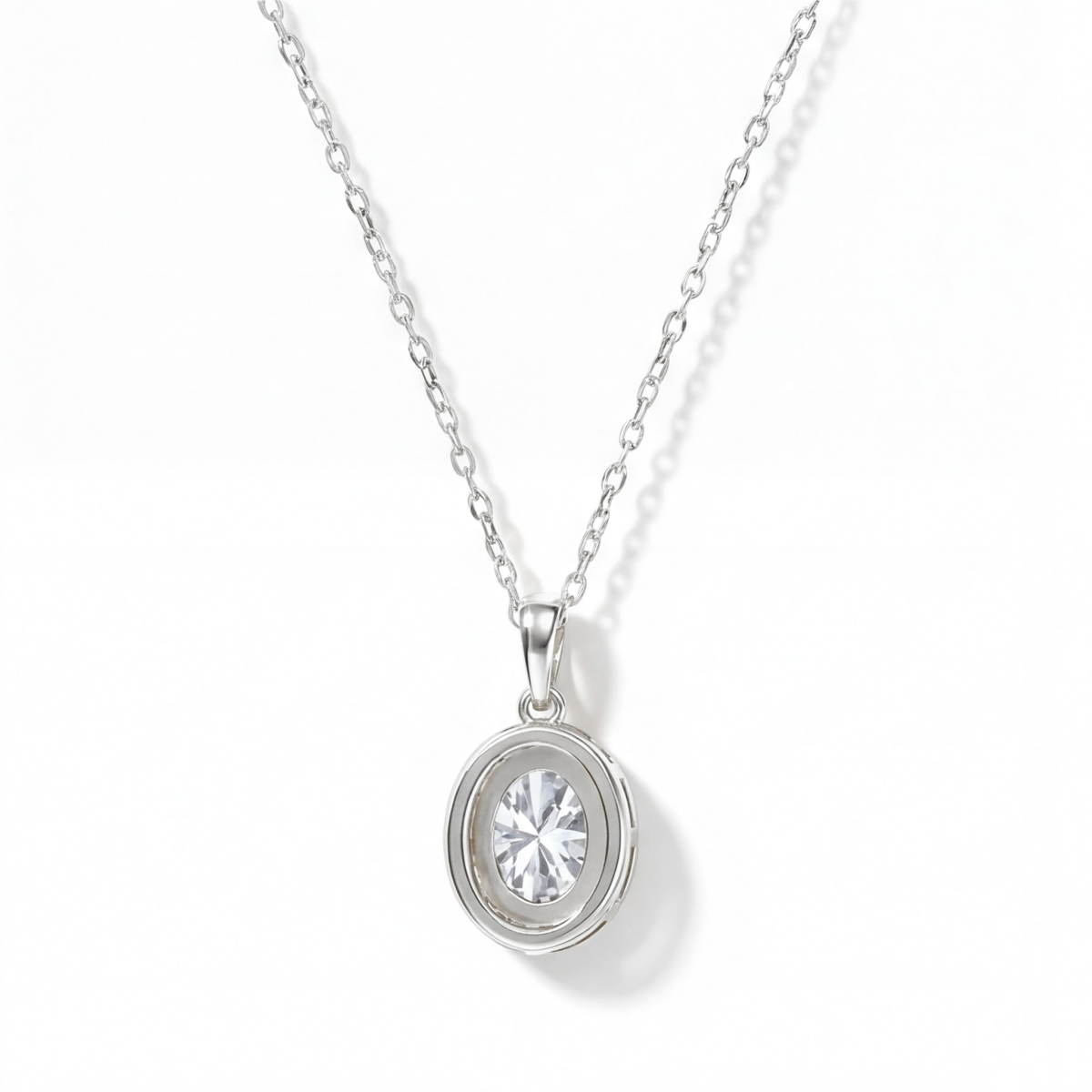 Clarique - Klassieke Ovaalvormige Moissanite Hanger met Pavé Halo