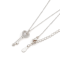 Amore - Hart Sleutel Moissanite Hanger met Pave Zetting