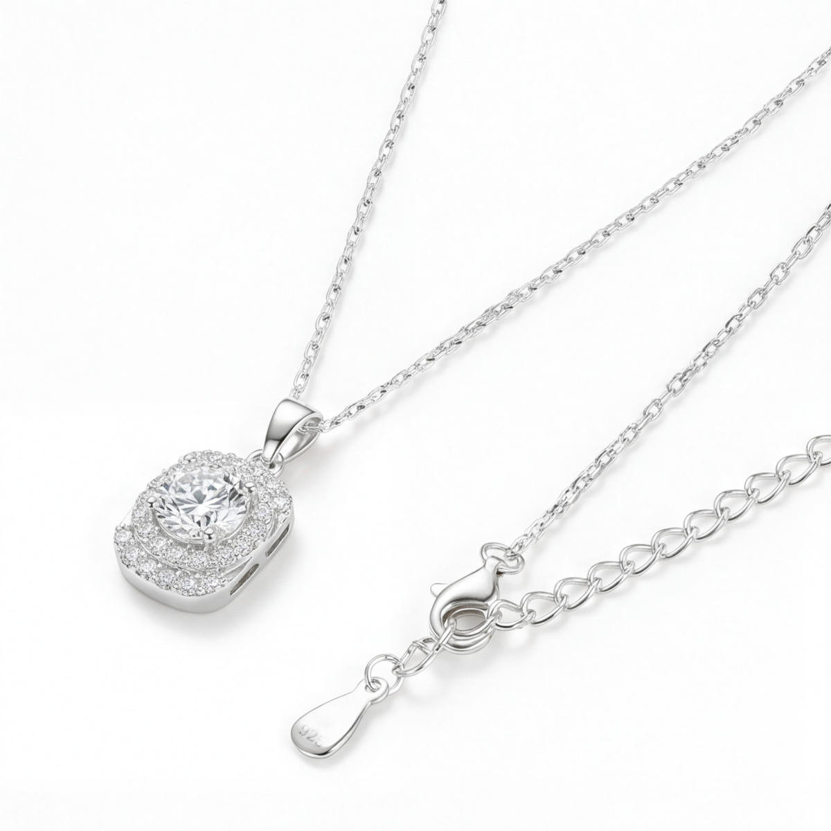 Memento - Briljante Moissanite Hanger in Pavé Halo Ontwerp