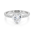 Amoretta - Hart Geslepen Moissanite Verlovingsring Met Pavé Schouders