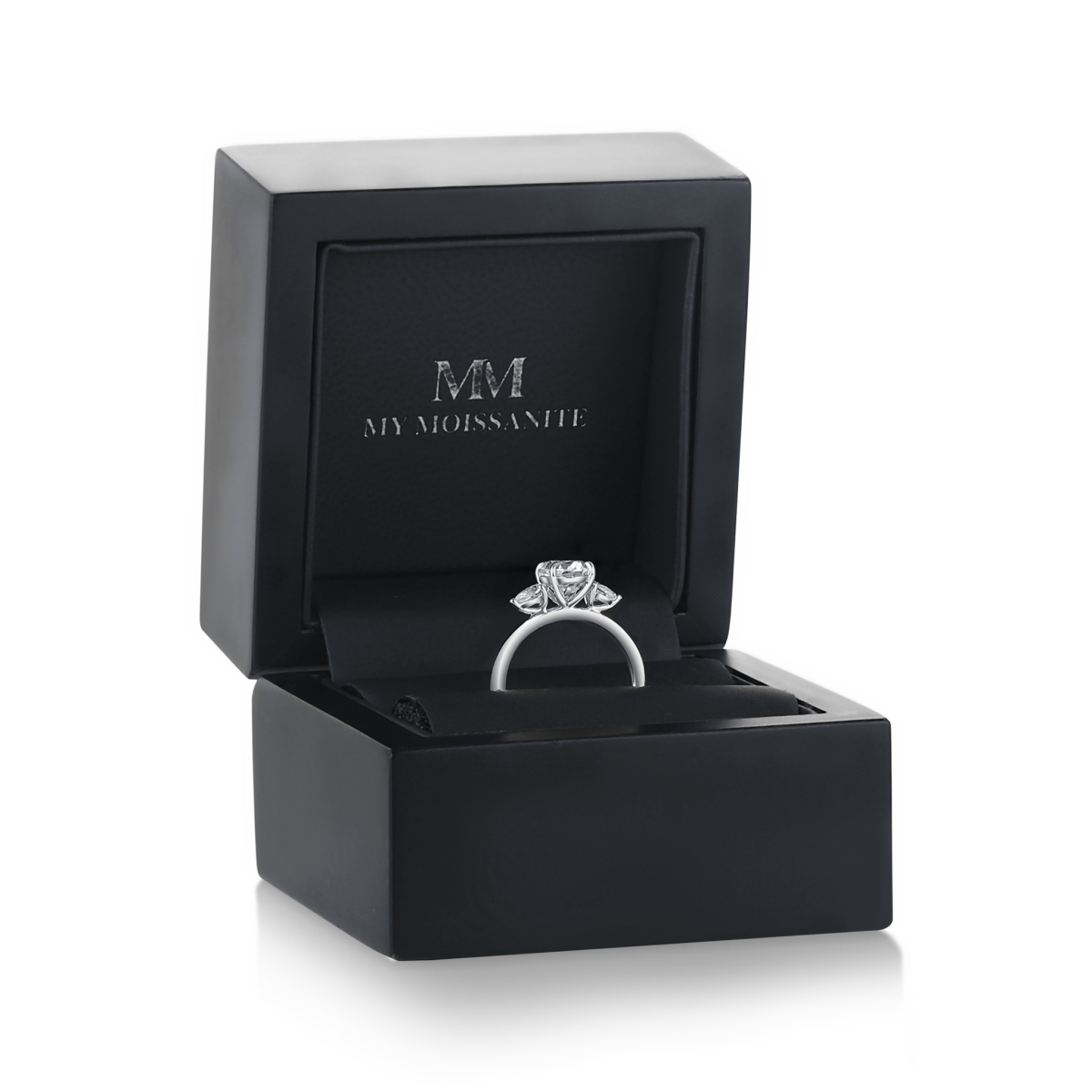 Vivienne - Ovaal Moissanite Trilogy Verlovingsring