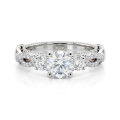 Circe - Vintage Geïnspireerde Moissanite Verlovingsring Met Zijstenen En Filigraan Details