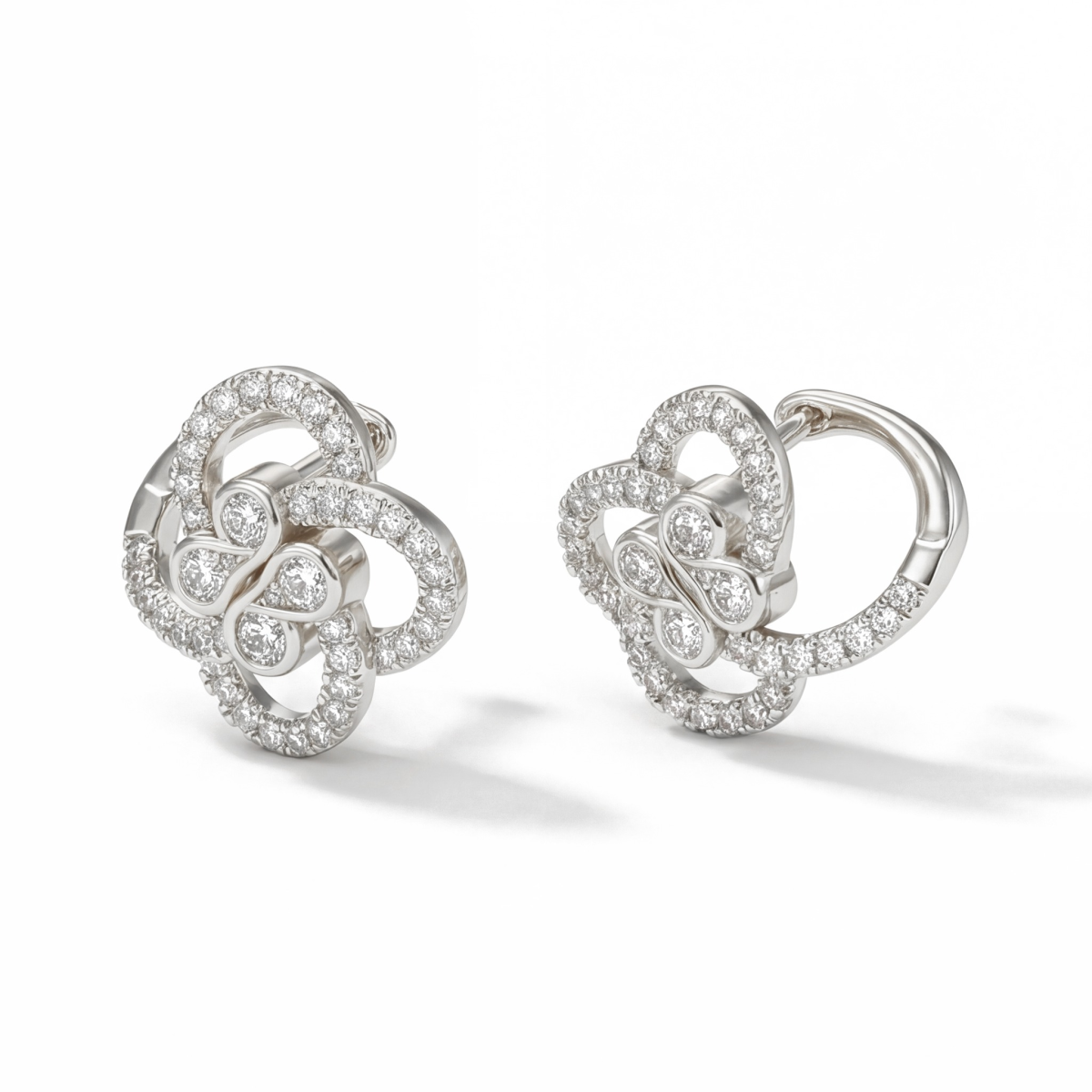 Vortexia - Florale Motief Moissanite Klaver Oorbellen Met Pave-Gezette Schittering