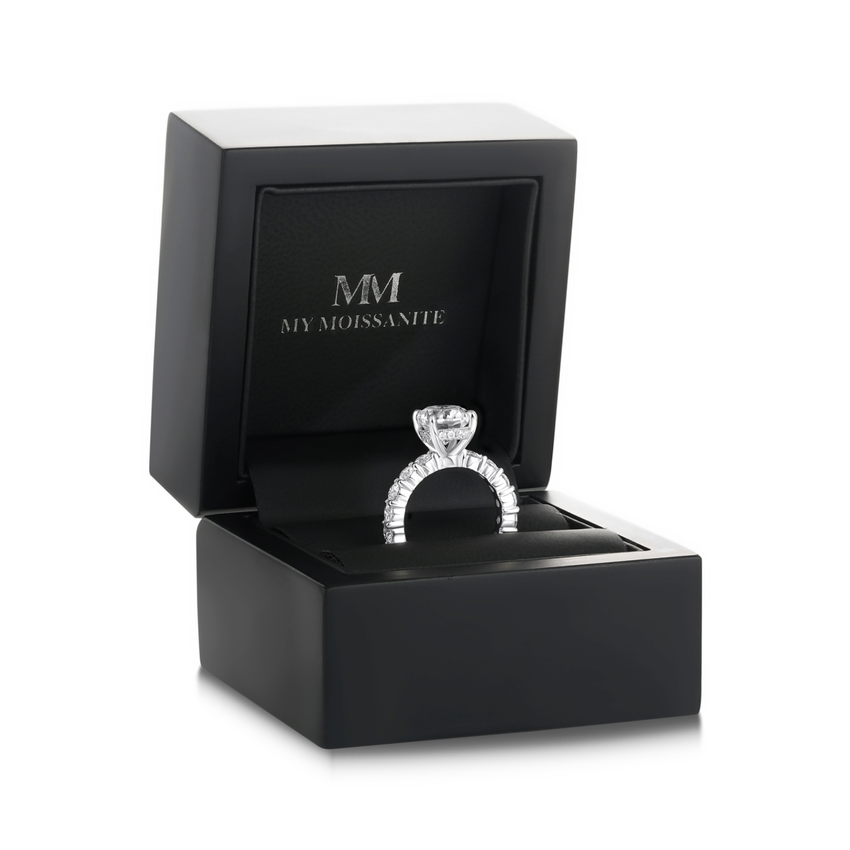 Majestica - Ovaal Moissanite Ring Met Zijstenen