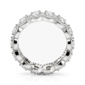 Opaline - ovale moissanite eternity ring met geschulpte halo in pavézetting