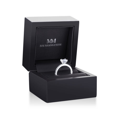 Finesse - Moissanite Verlovingsring met Zijstenen