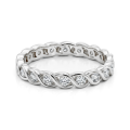Celestine - Gedraaide Moissanite Eternity Ring in Bezelzetting