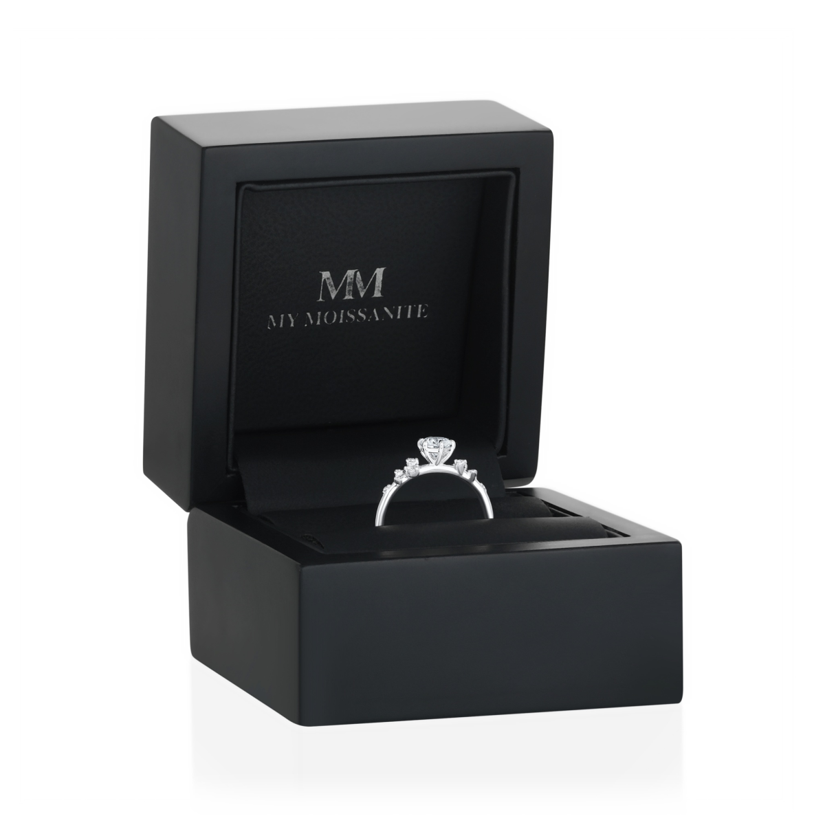  Aurora - Moissaniet ring met minimalistische zijstenen