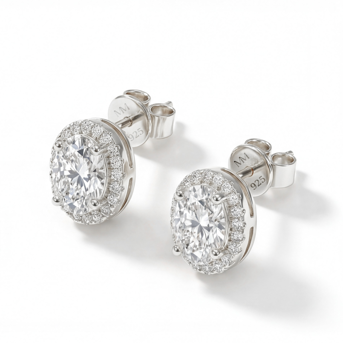Ellipse - Ovale Moissanite Stud Oorbellen in Halo Zetting