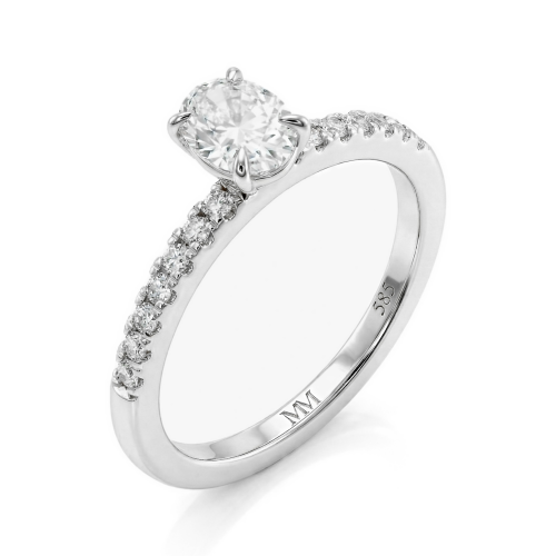 Nina - ovale moissanite ring met pavé zijstenen