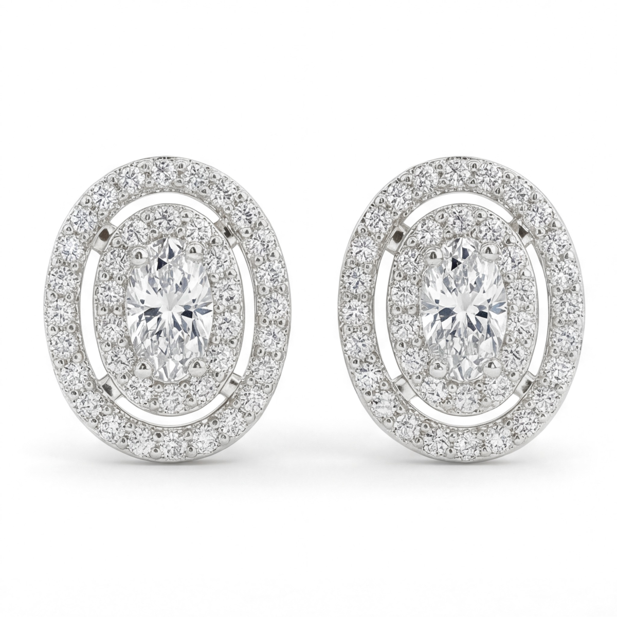 Brilliance - Ovale Moissanite Stud Oorbellen in Halo Zetting