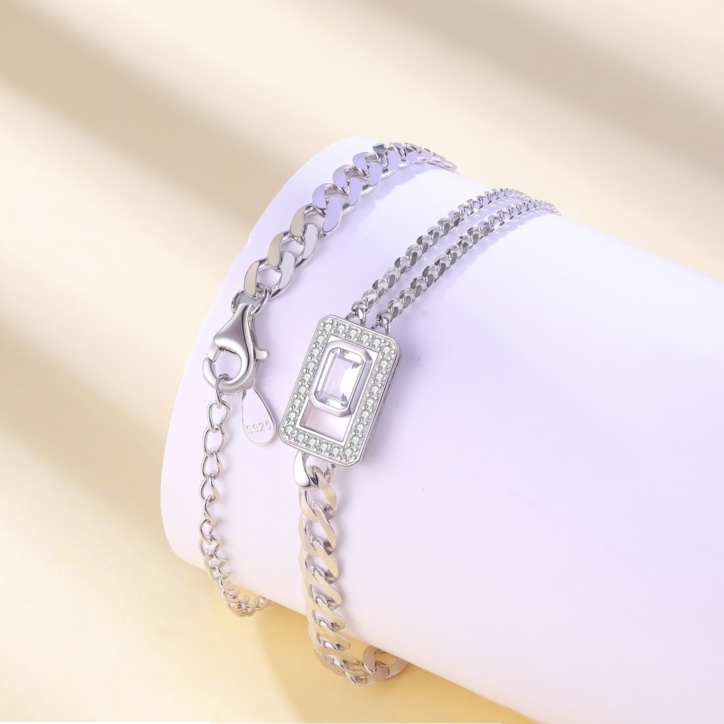 Verdura - Smaragdgeslepen Moissanite Armband met Halo Ontwerp