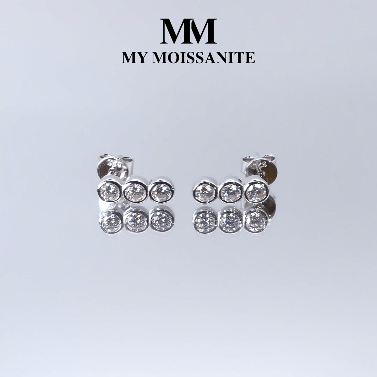 Tri-Bezel - Moissanite Stud Oorbellen in Bezel Setting