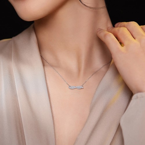 Astrid - Marquise-Geïnspireerde Moissanite Ketting met Pave Zetting