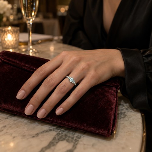 Ovaline - Ovaal Moissanite Ring met Minimalistische Zijstenen