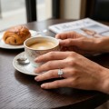 Mirabelle - Radiant Geslepen Moissanite Solitaire Ring met Mandzetting en Hidden Halo