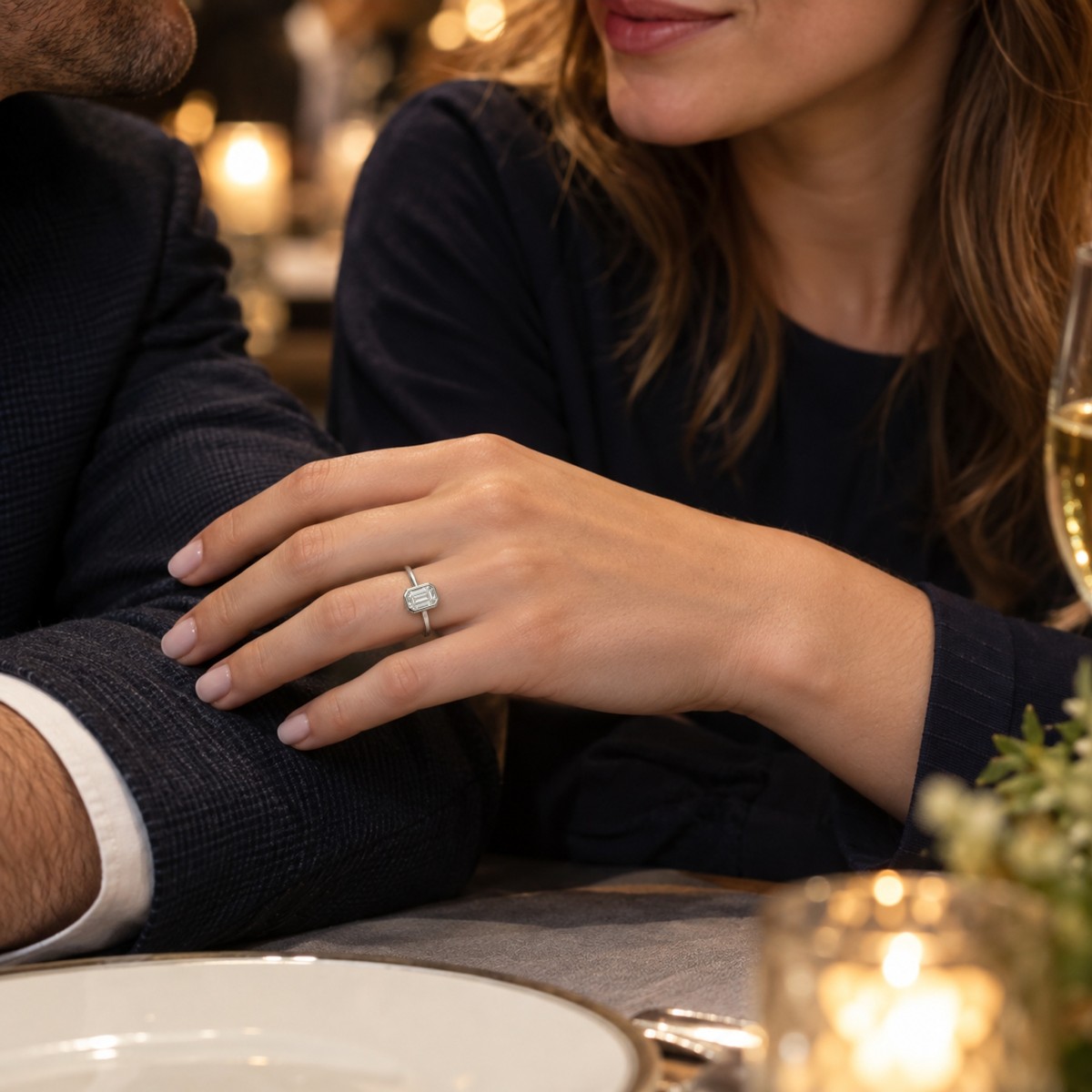 Esme - emerald cut moissanite solitair ring met kastzetting