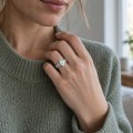 Wisteria - ovale moissanite ring met ringband in de vorm van gedraaide ranken