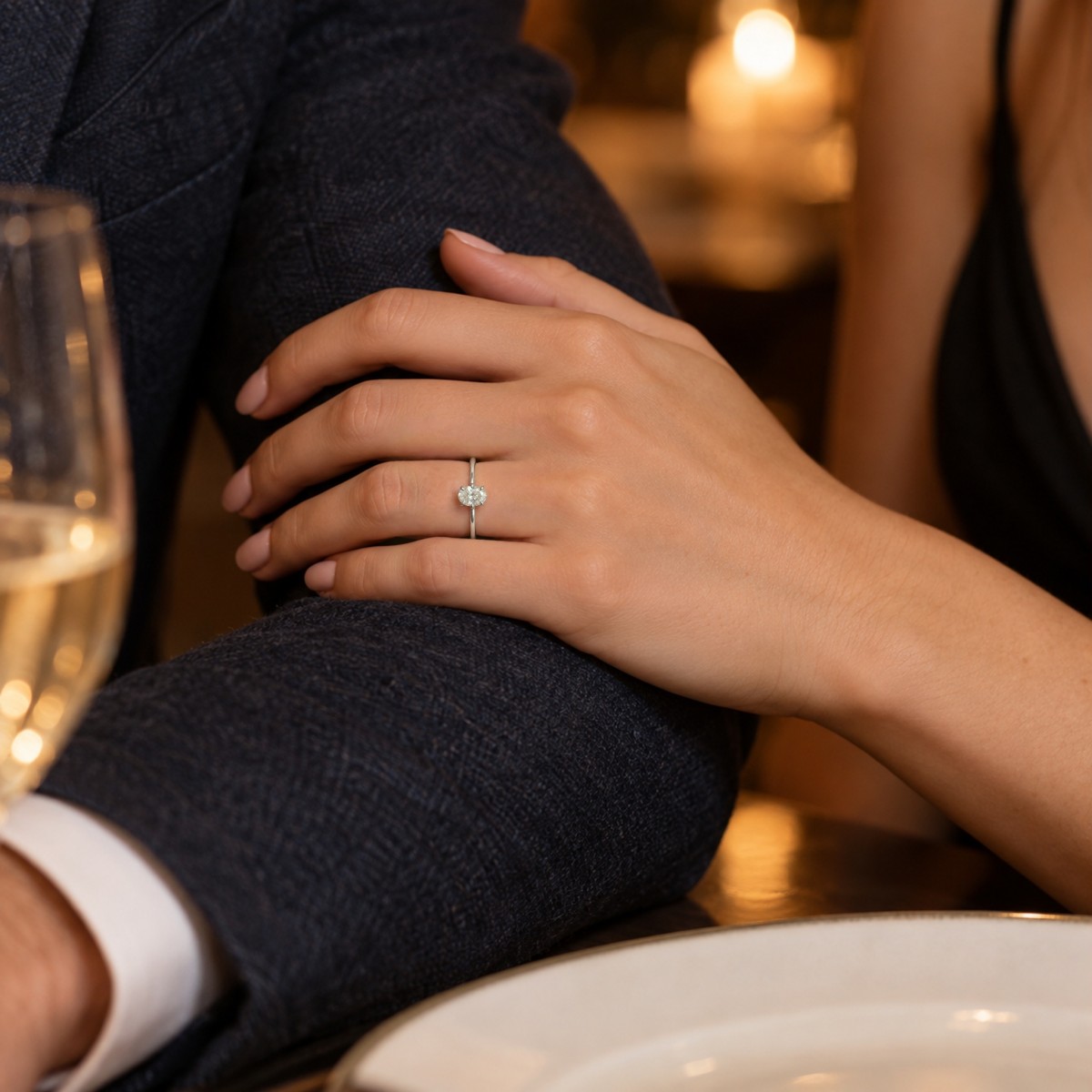 Mignon - ovale moissanite solitair ring met zes klauwen