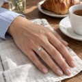 Lily - ronde moissanite solitair ring in een tulpzetting