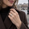 Sylvaine - ovale moissanite verlovingsring met marquise bladclusters en split shank