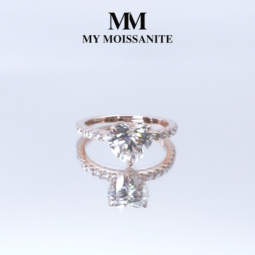 Amoretta - Hart Geslepen Moissanite Verlovingsring Met Pavé Schouders