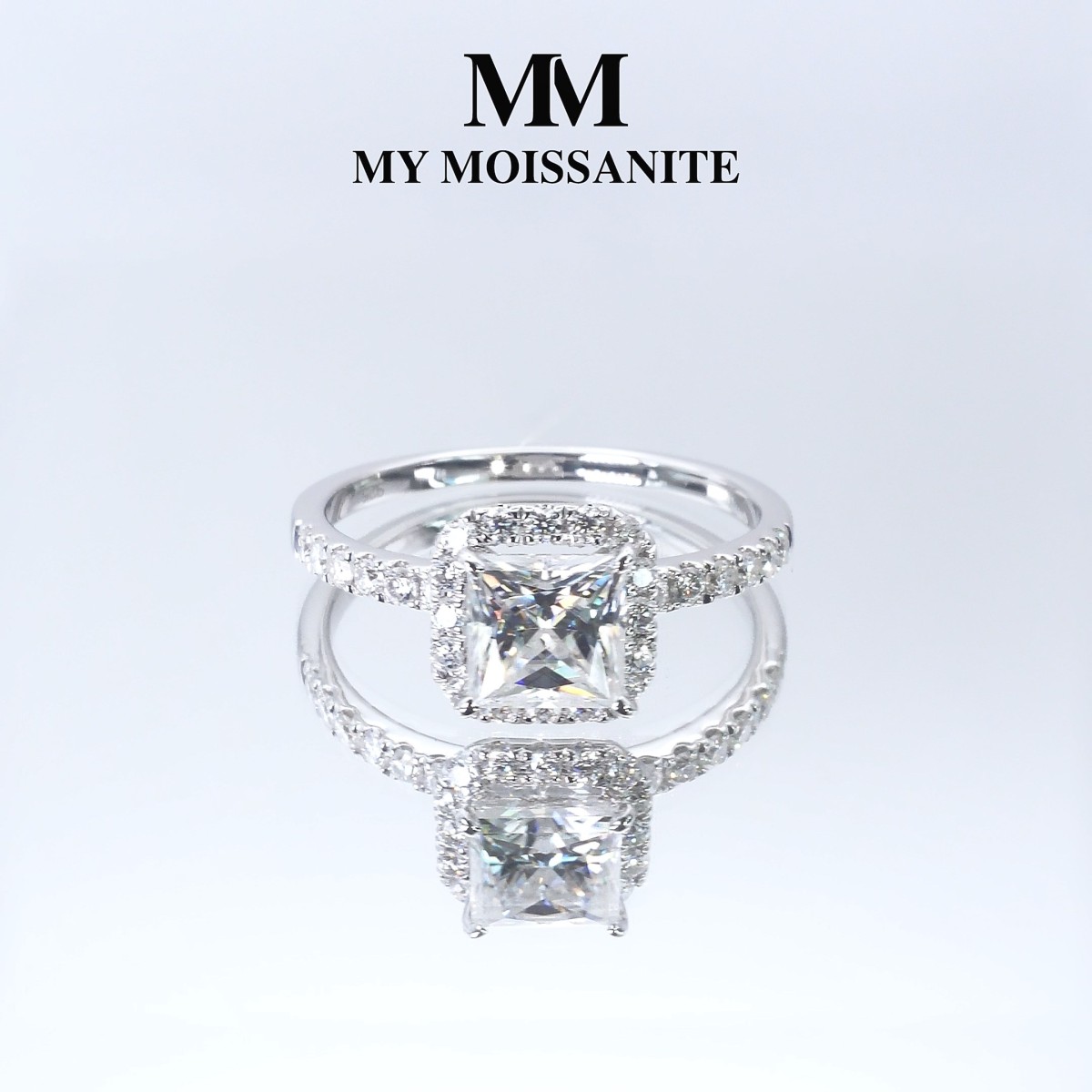 Regalia - Princess Geslepen Moissanite Halo Ring met Pave Band