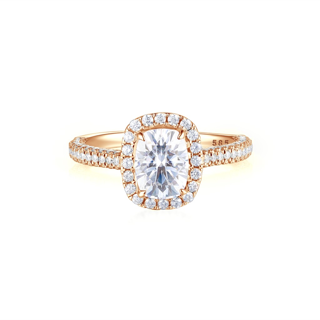 Plushette - Langwerpige Cushion Moissanite Verlovingsring Met Halo en Micropavé Schacht