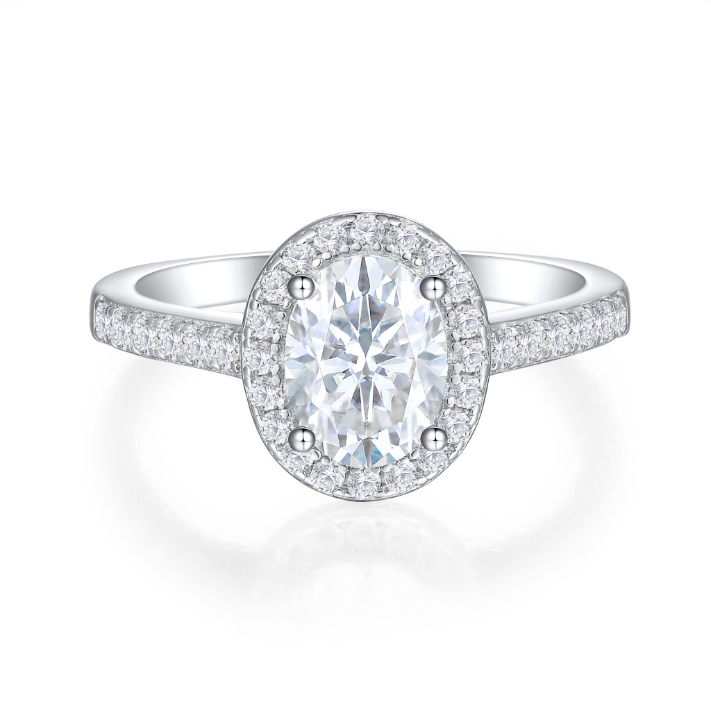 Orletta - Ovaal Moissanite Verlovingsring met Pavé Halo en Band