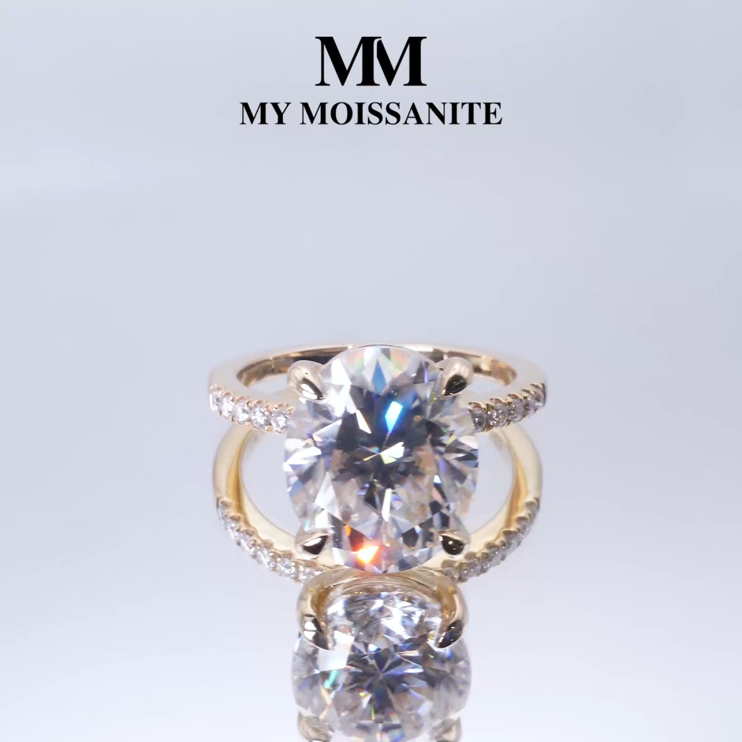 Nina Ring - Ovaal Moissanite Ring met Pavé Zijstenen