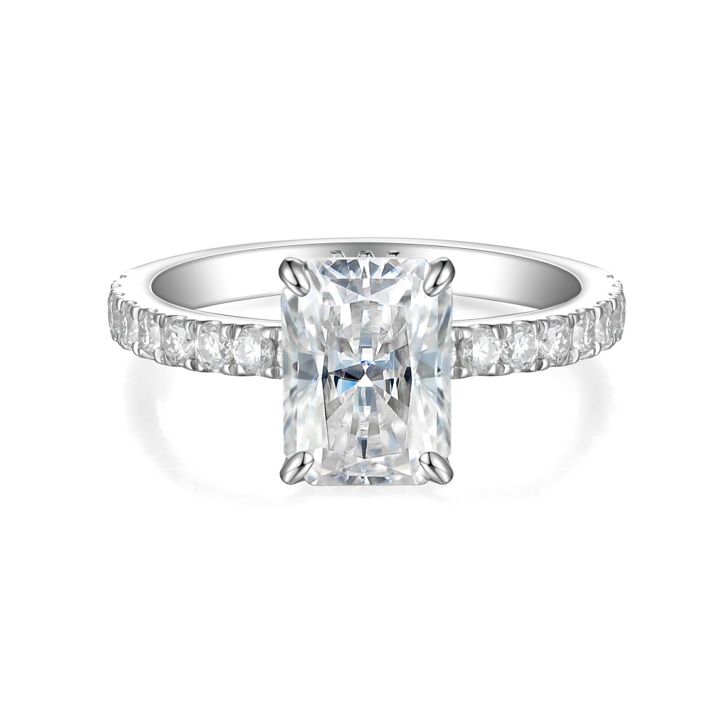 Astra - Radiant Moissanite Ring met Pavé Zijstenen & Hidden Halo