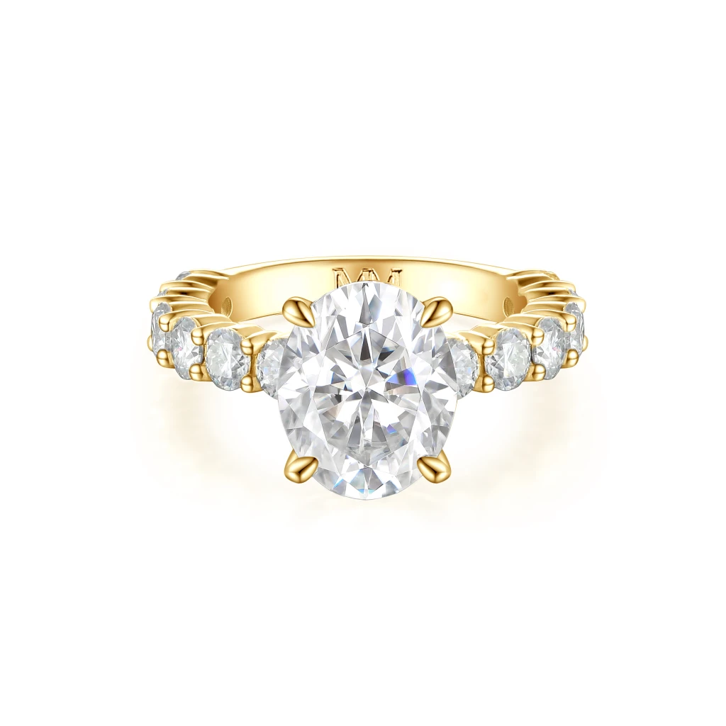 Majestica - Ovaal Moissanite Ring met Zijstenen