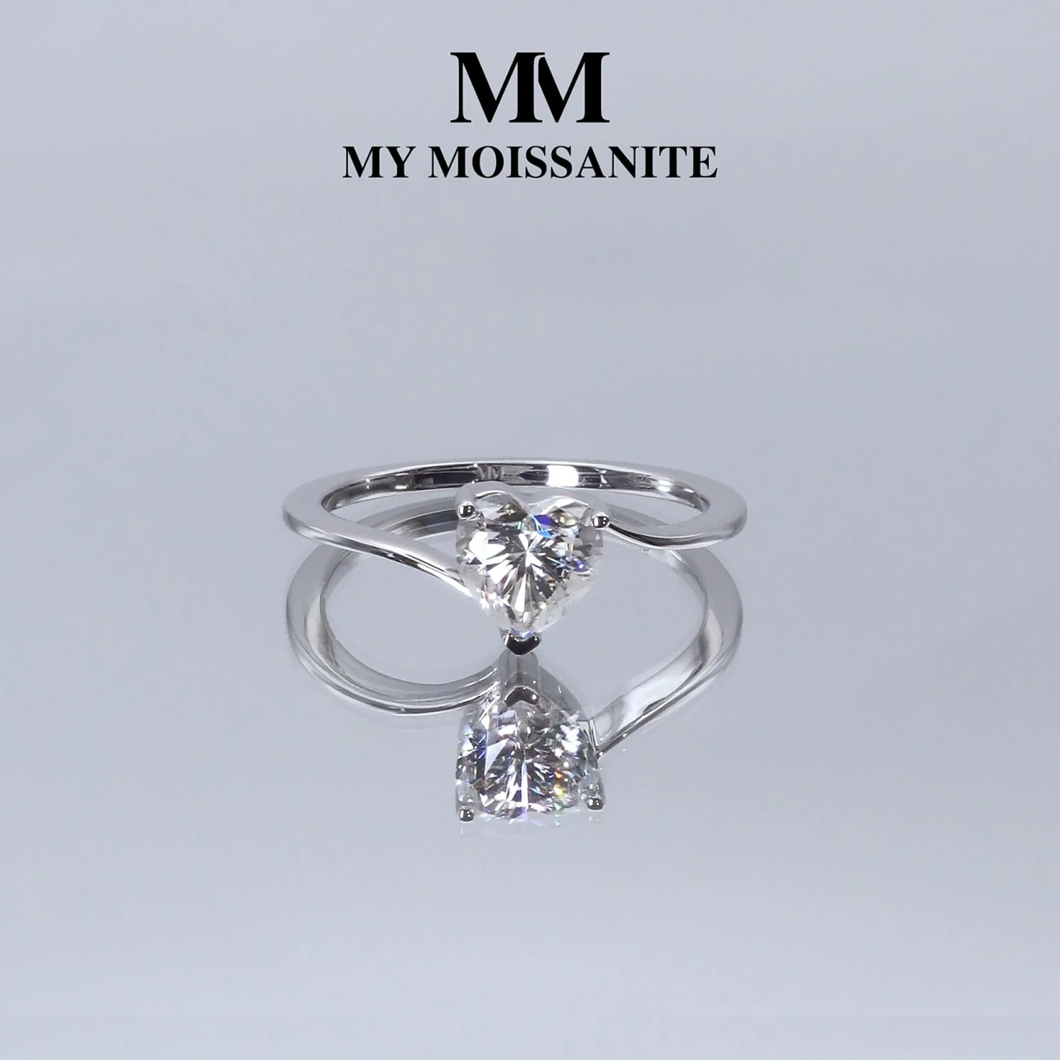 Amora - Hart Solitair Moissanite Ring | My Moissanite Amora - Hart Solitair Moissanite Ring | My Moissanite