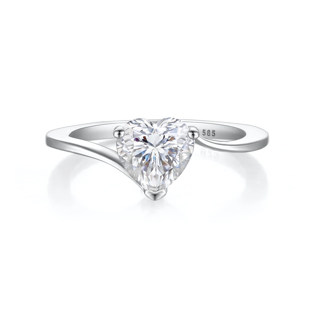 Amora - Hart Solitair Moissanite Ring