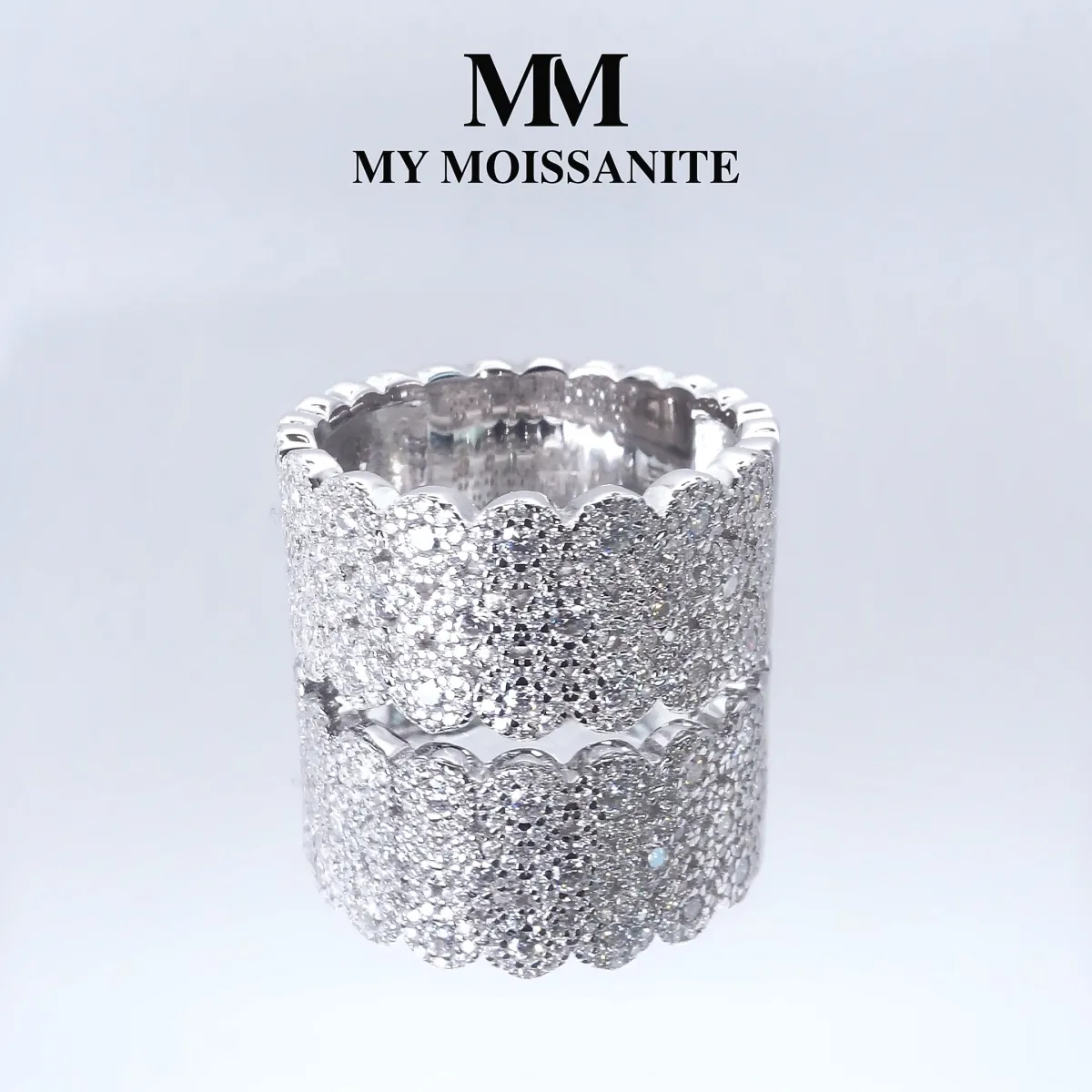 Cresta - Brede Pavé Gezette Moissanite Verlovingsring