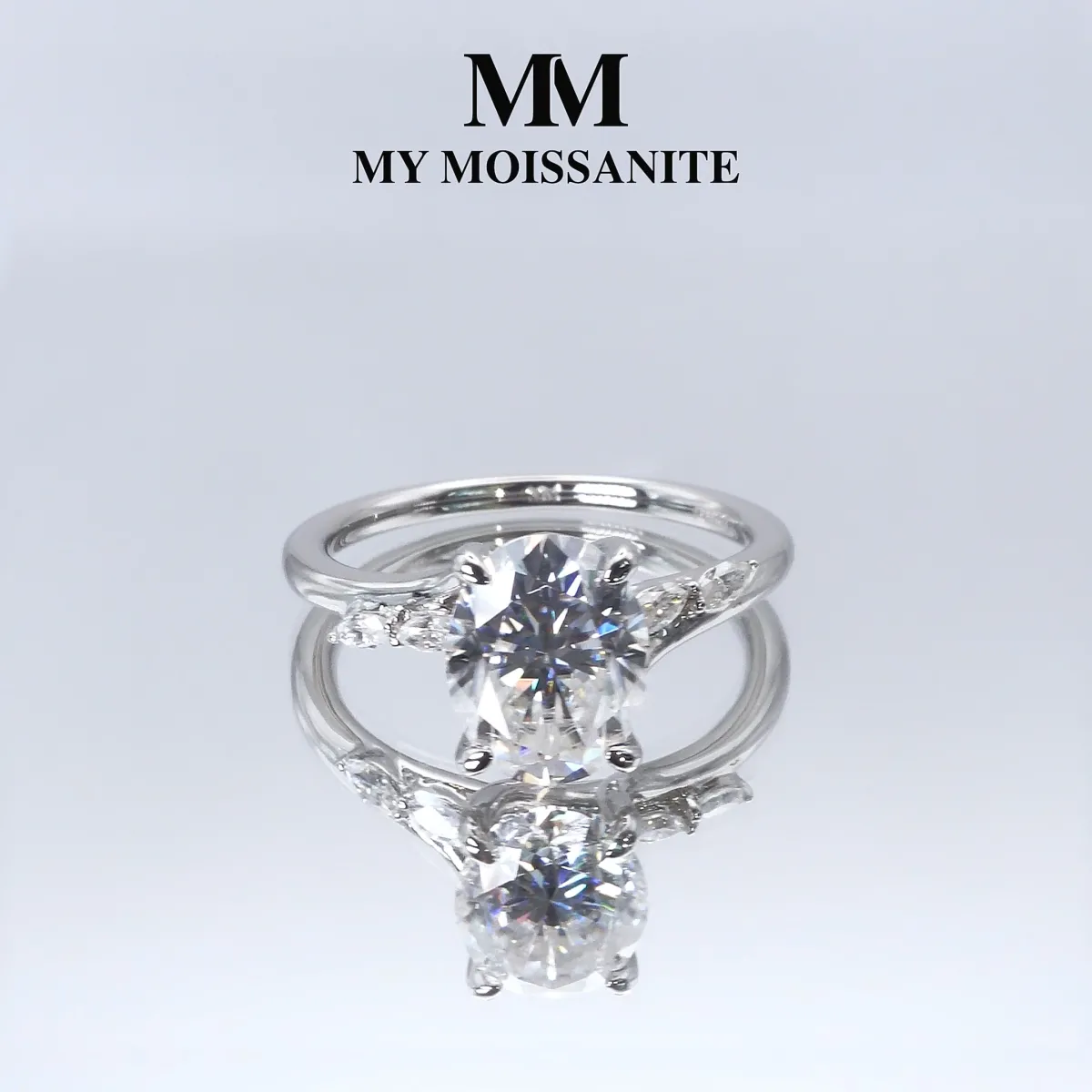 Viviette - Ovaal Geslepen Moissanite Verlovingsring met Marquise Accenten
