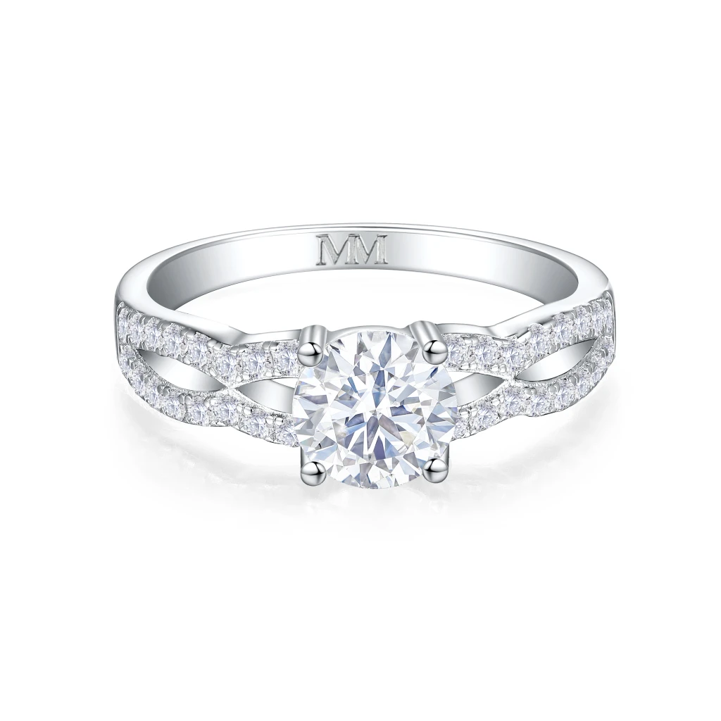 Verity - Moissanite Verlovingsring met Gedraaide Band