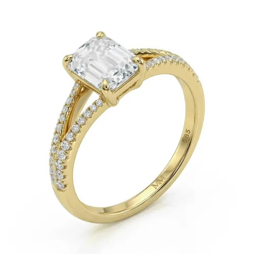 Emelise - Smaragd Geslepen Moissanite Ring met Split-Shank en Zijstenen