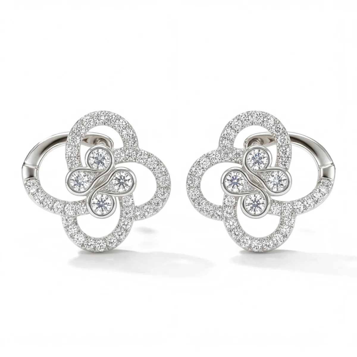 Vortexia - Florale Motief Moissanite Klaver Oorbellen Met Pave-Gezette Schittering