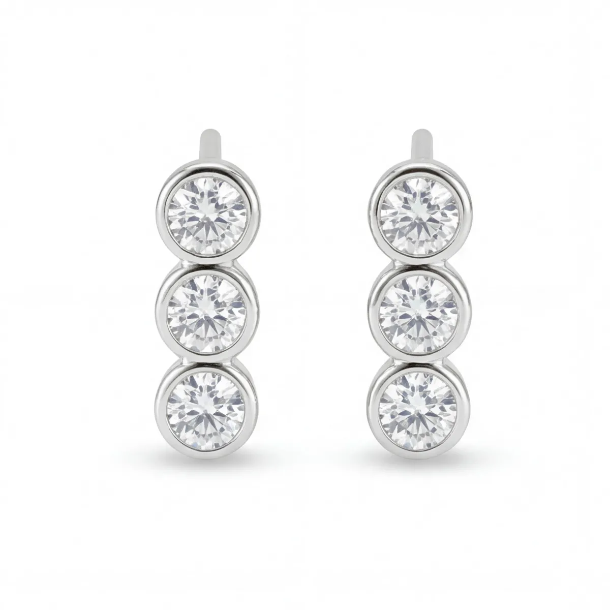 Tri-Bezel - Moissanite Stud Oorbellen in Bezel Setting