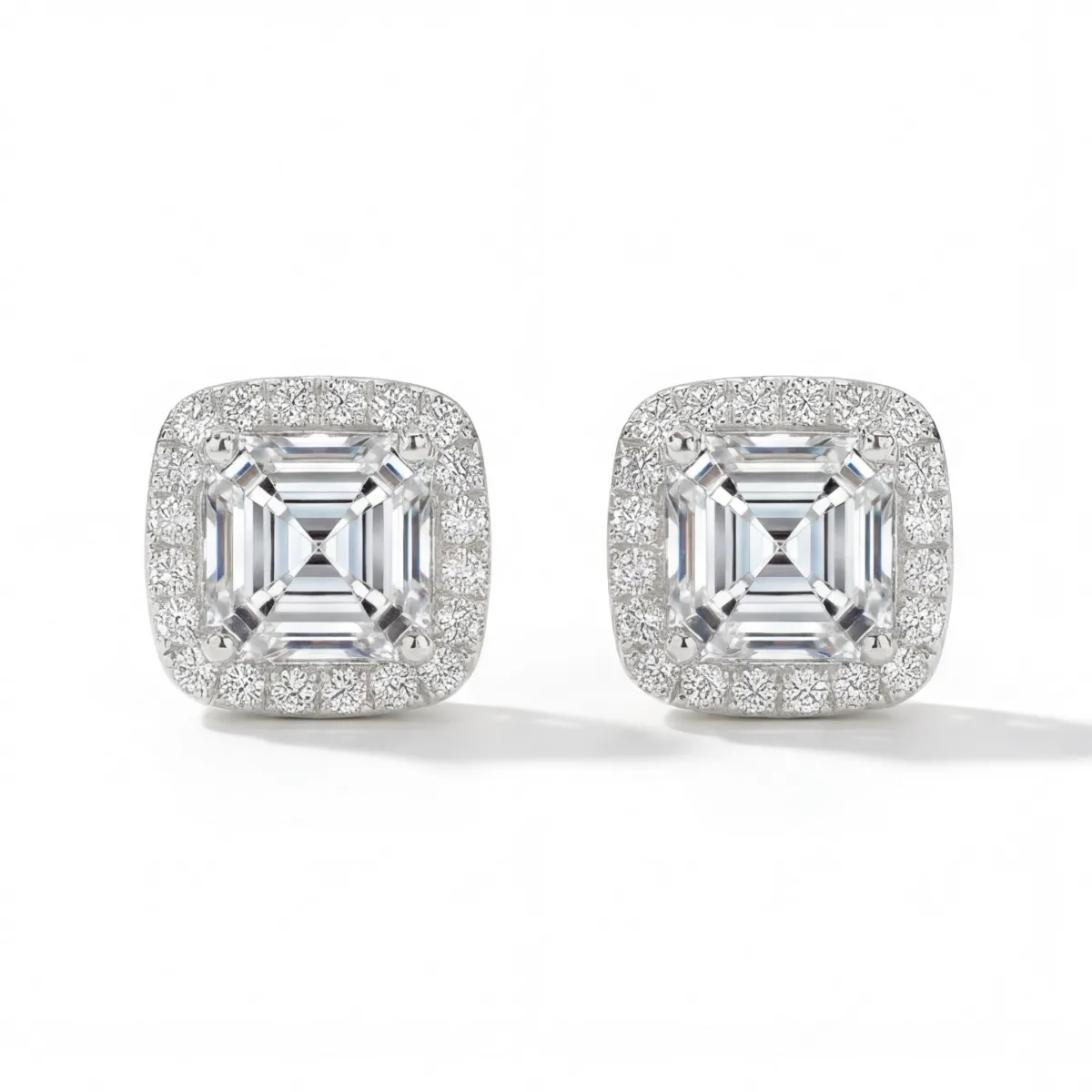 Tetrona - Asscher Moissanite Oorknopjes in Halo Zetting