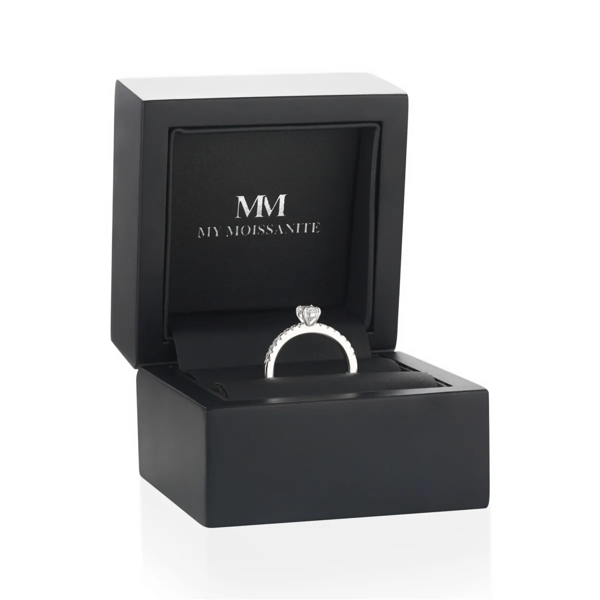 Nina Ring - Ovaal Moissanite Ring met Pavé Zijstenen