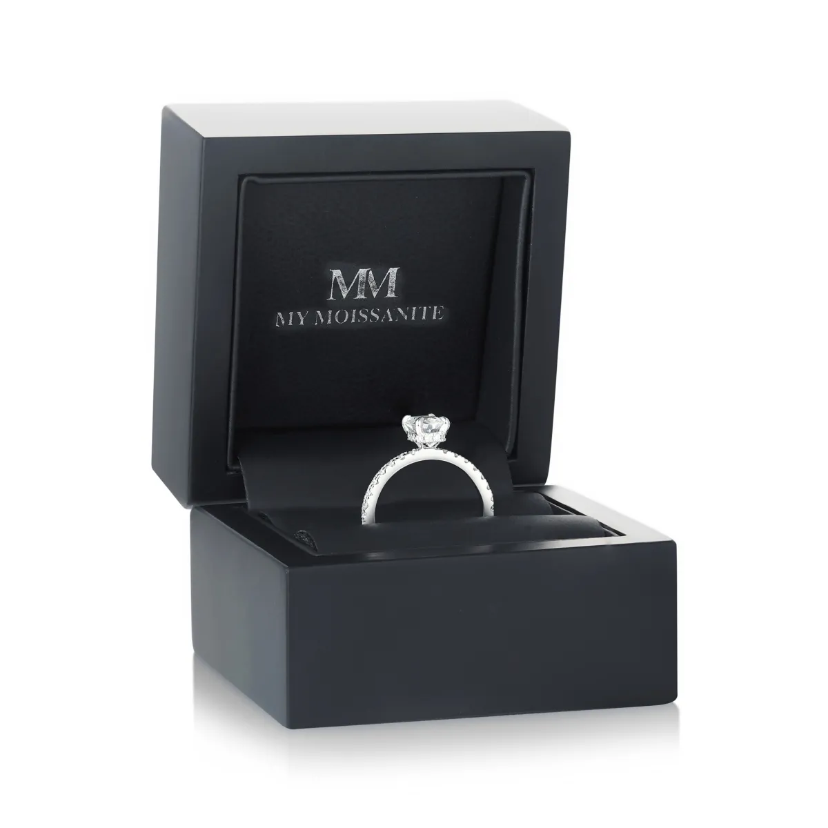 Astra - Moissaniet ring met pavé stenen en verborgen halo